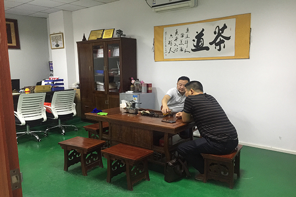注塑模具制造廠(chǎng)——耳機(jī)外殼用什么材料做出來(lái)才好看？